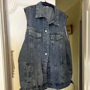 Denim vest pockets inside and out. Size large but is oversized.